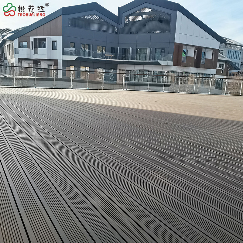 平台上的竹木地板